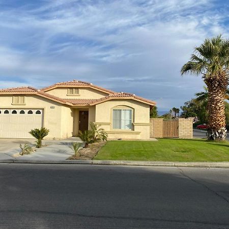 Walking Distance To Stagecoach Villa Indio Exteriör bild
