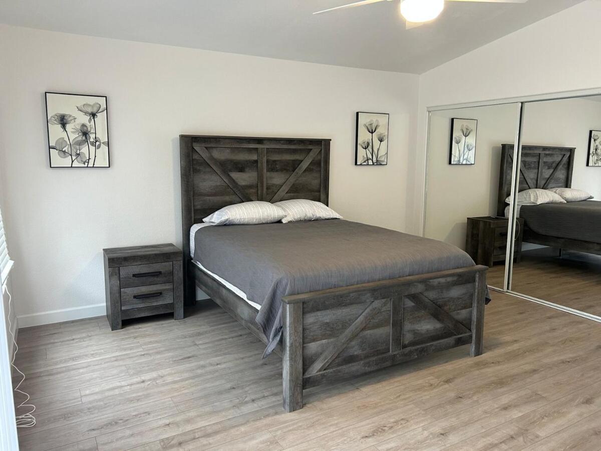 Walking Distance To Stagecoach Villa Indio Exteriör bild